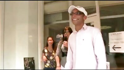 Kolm ilusat naist on koos mõne mehega ja seksivad nendega