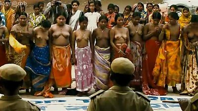 Must mees lükkab oma noki väikese litsa sisse