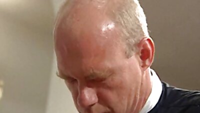 Väikeste tissidega Latina imeb riista ja seksib ka