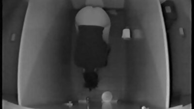 Punapea istub kaubiku taga, ratsutab ja suudleb riista