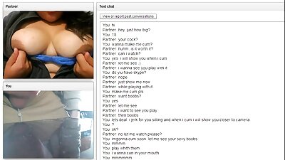 Brünett tungib lipsu kandes väga hästi läbi