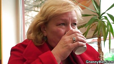 Kuum MILF ja tema tütar on perses koos