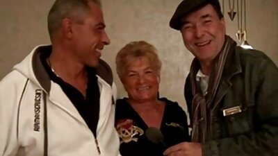 Sativa Rose keerab oma seksikad huuled ümber oma suure riista