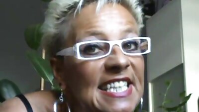 Hiigelsuurte tisside ja suurte nibudega bimbo tungib tema väljavalitu läbi