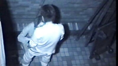 Solaariumitöötaja keppib väikese titaga teismelist Harley Ann Wolfi