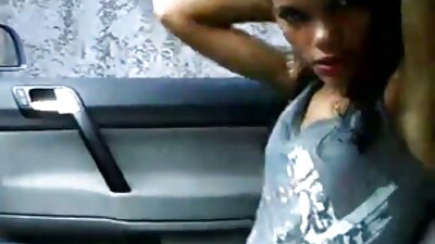 Ülemeeliku tissiga brünett beebi saab poonud väljavalitu peksa