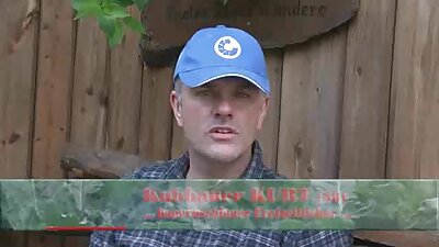 Küps mees naelutab aktiivselt sõbra armsat kasutütre voodisse