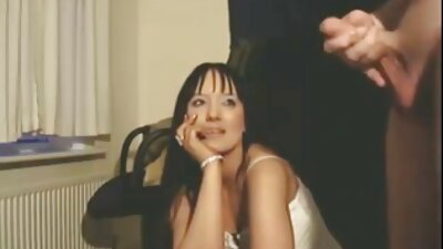 Lesbi kolmik mullivannis muutub metsikuks masturbatsiooniks