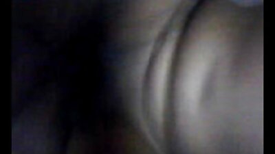 Autos toimub löök ja tüdruk naeratab