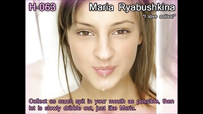 Kaks tüdrukut lakuvad kiisu ja suudlevad siin ka suurt nokki