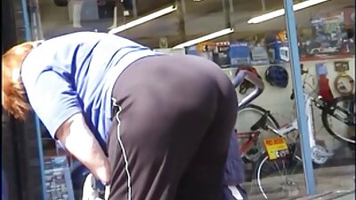 Pornosaade kõhnast tüdrukust koos karvase pubisega ja tema perse