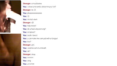 Brünett näitab meile oma rinnanibude ja kliitri augustamist ning pruunikaid jooni