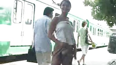 Punapea vanaema, kes armastab noort kukke, annab meile hea näituse