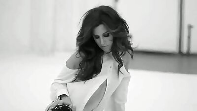 Paar vanemat korporatsiooniõde näitavad oma oskuste mustust.