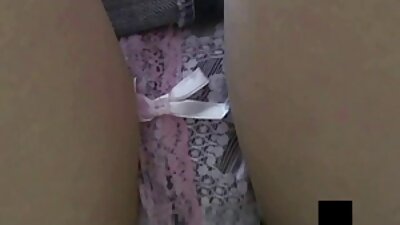 Suur rinnakas teismeline lits uurib praegu oma tihedat tagumikku