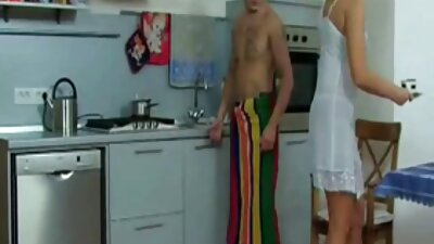 Kaks muljetavaldavate papudega Latina emast koera rammitakse kõvasti